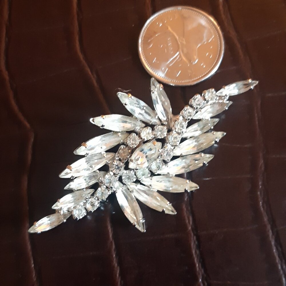 Vintage Clear Rhinestone Brooch Silver Tone Setting - Picture 7 of 8